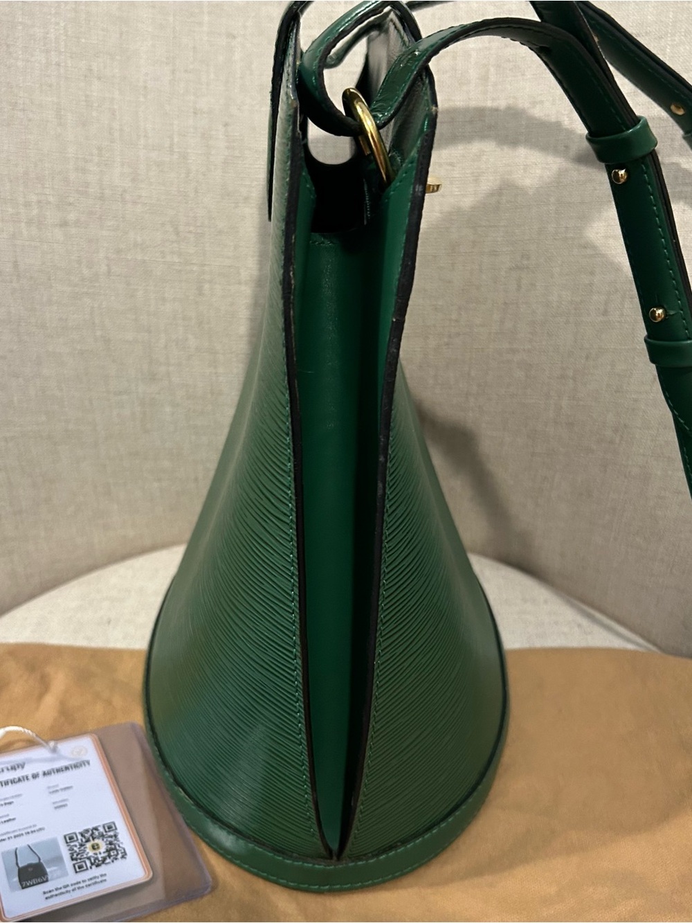 Louis Vuitton Cluny Green Epi Leather Bucket Shoulder Bag w/Entrupy Certificate - Picture 5 of 17
